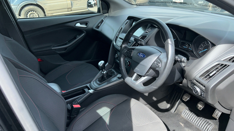 Ford Focus 1.0 EcoBoost 140 ST-Line Navigation 5dr Petrol Hatchback